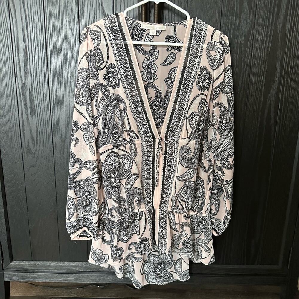 Boston Proper NWOT Sheer Pink Black White Blouse absolutely Gorgeous Size Small